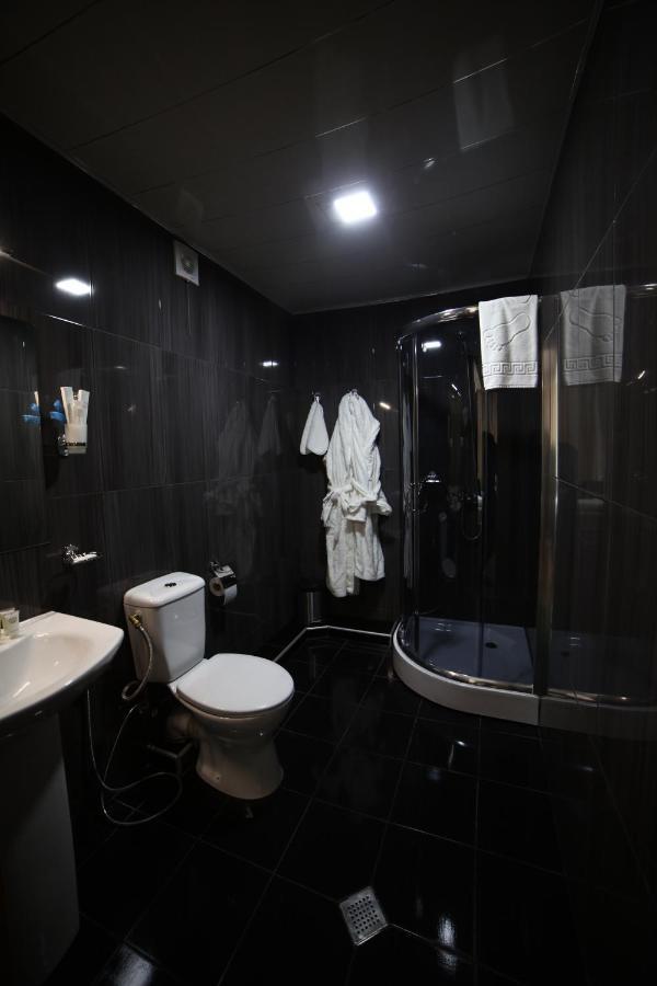 L Plaza Hotel Tbilisi Buitenkant foto