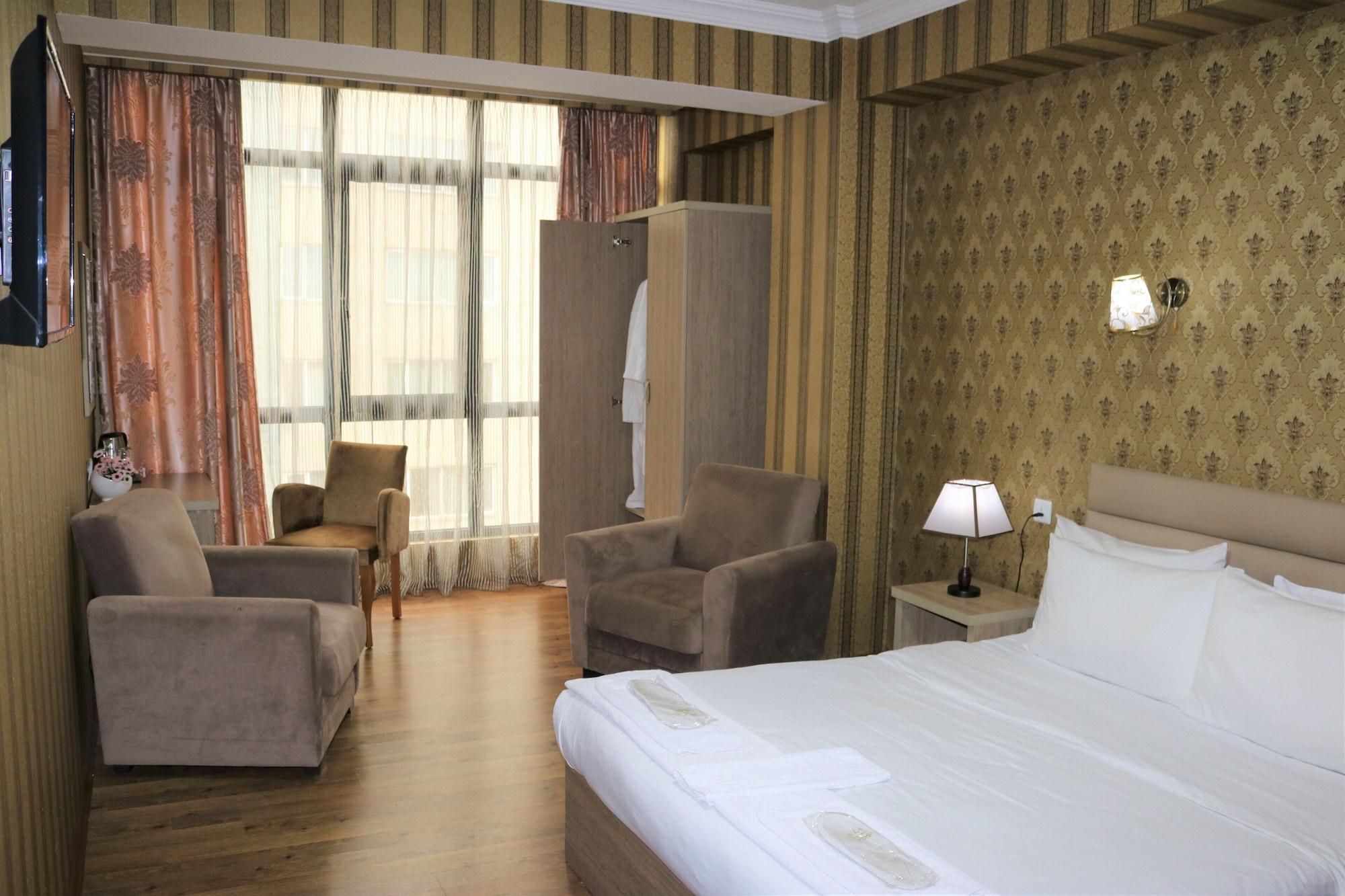 L Plaza Hotel Tbilisi Buitenkant foto