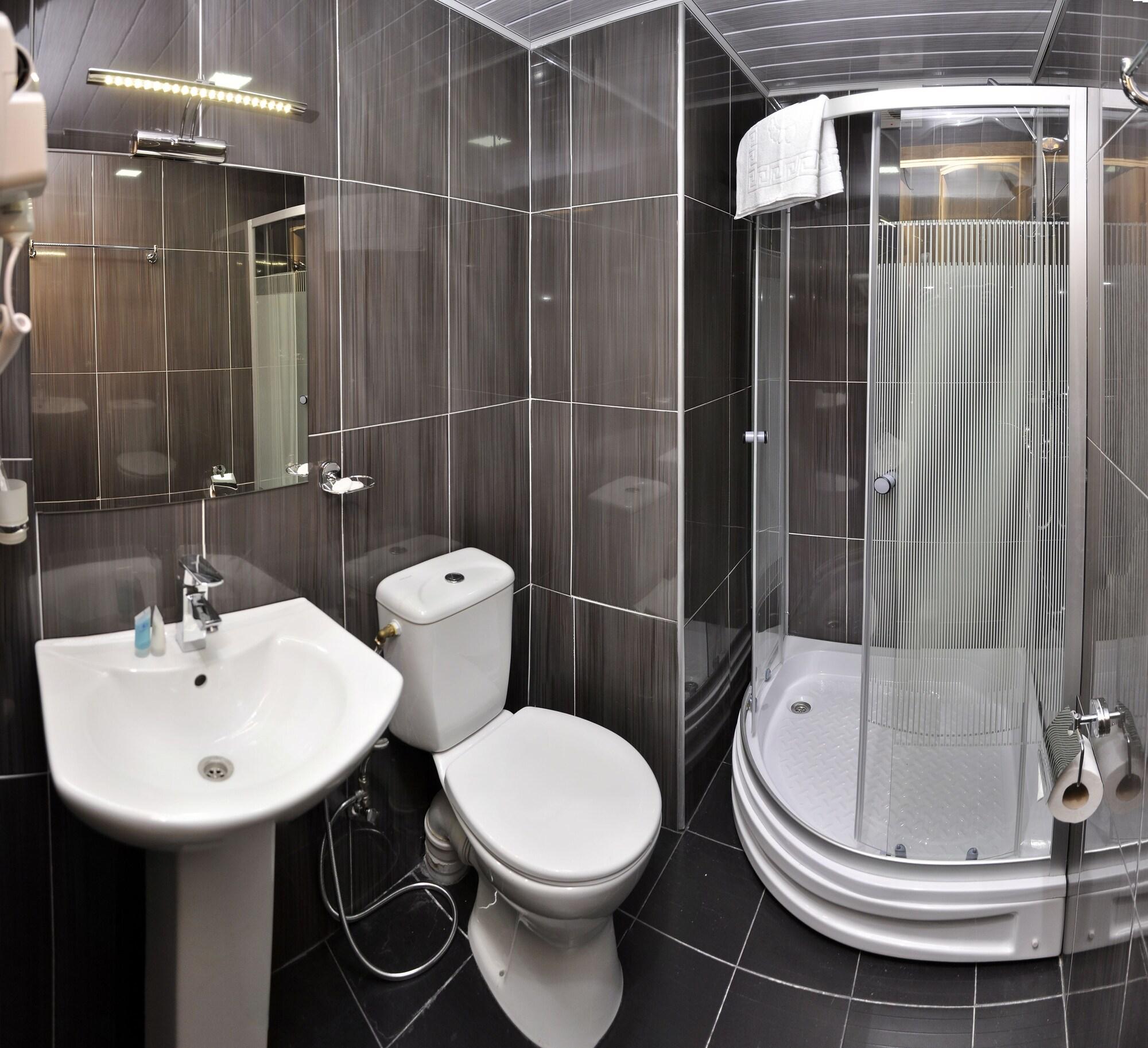 L Plaza Hotel Tbilisi Buitenkant foto