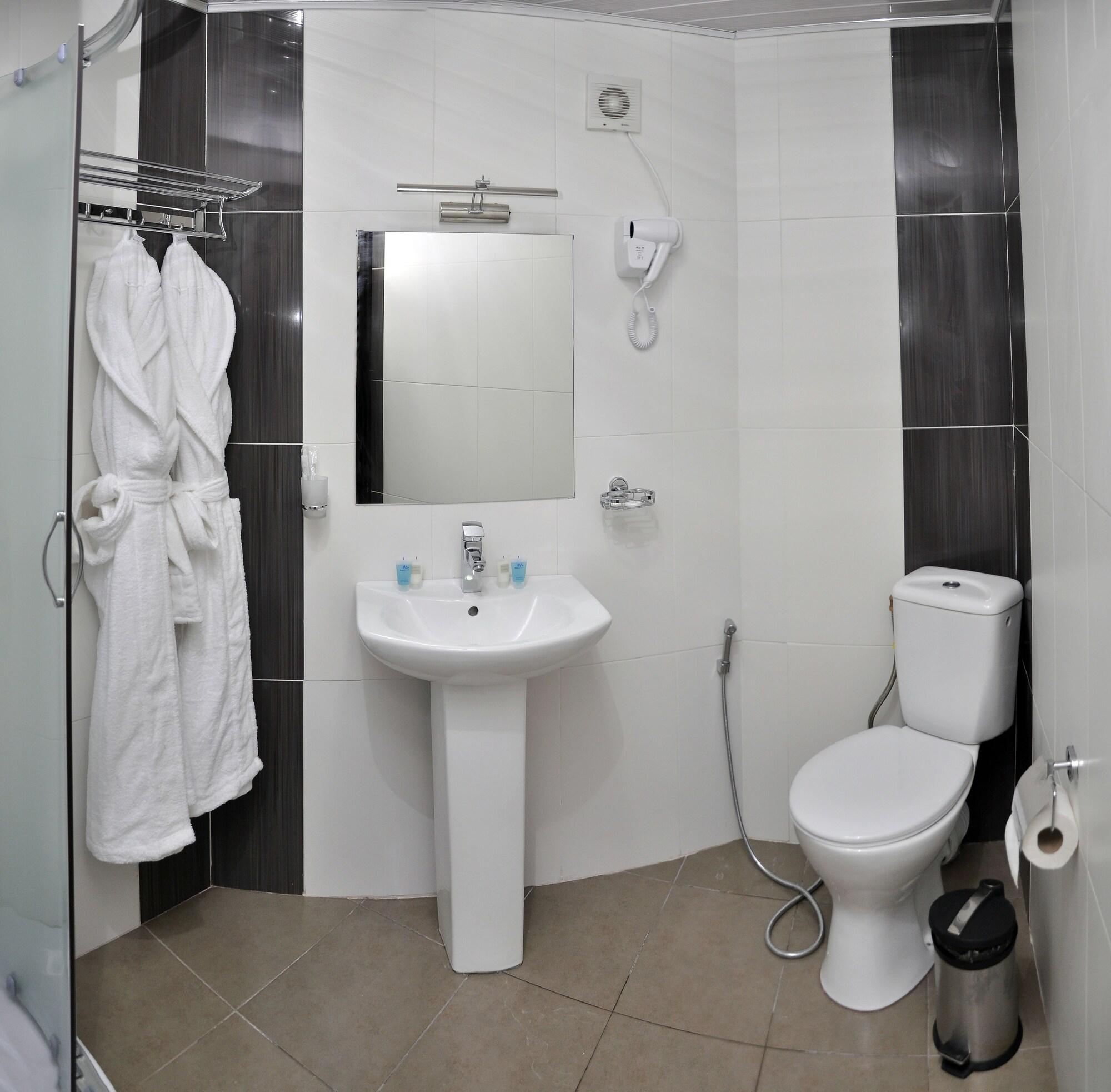 L Plaza Hotel Tbilisi Buitenkant foto
