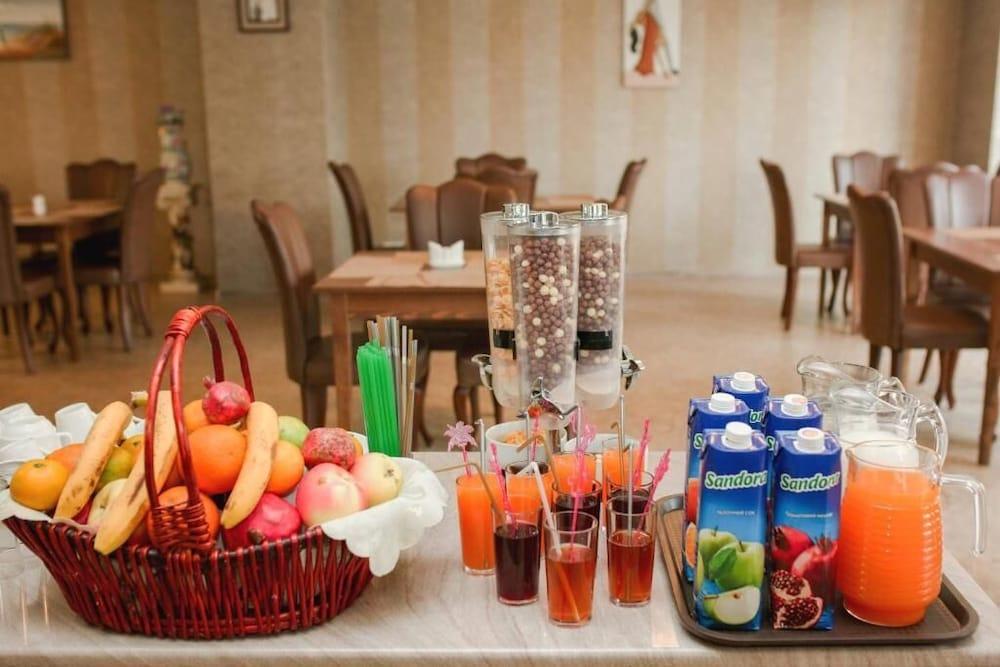 L Plaza Hotel Tbilisi Buitenkant foto