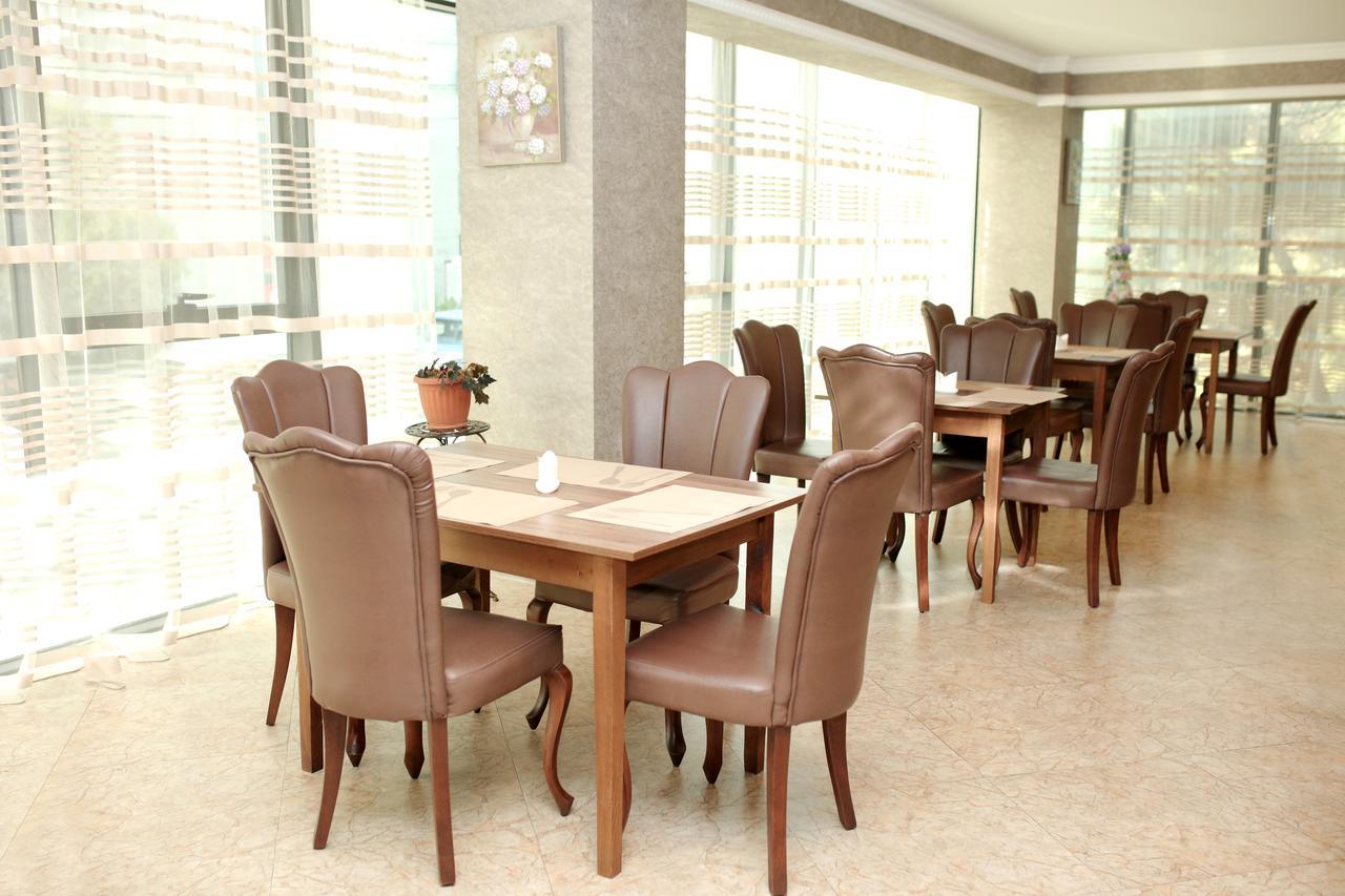 L Plaza Hotel Tbilisi Buitenkant foto