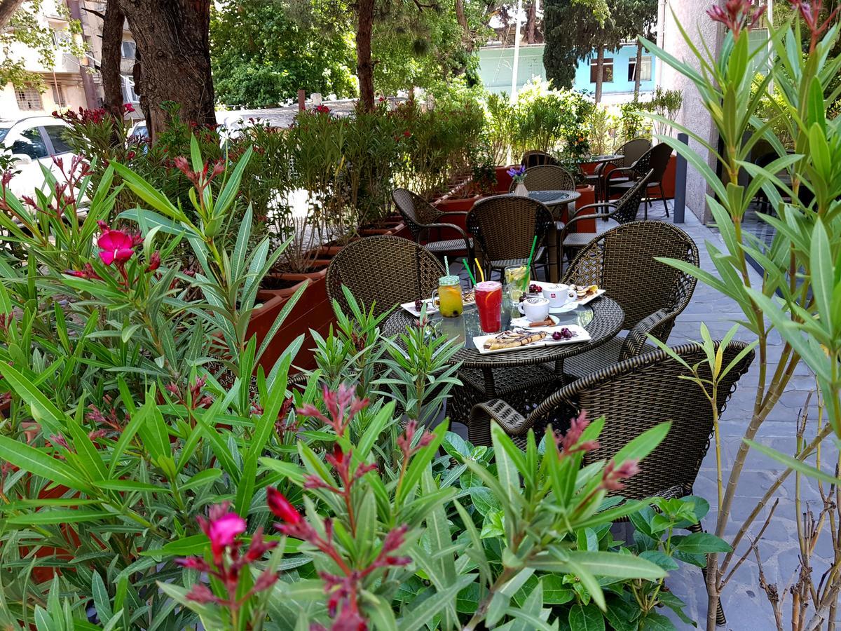 L Plaza Hotel Tbilisi Buitenkant foto