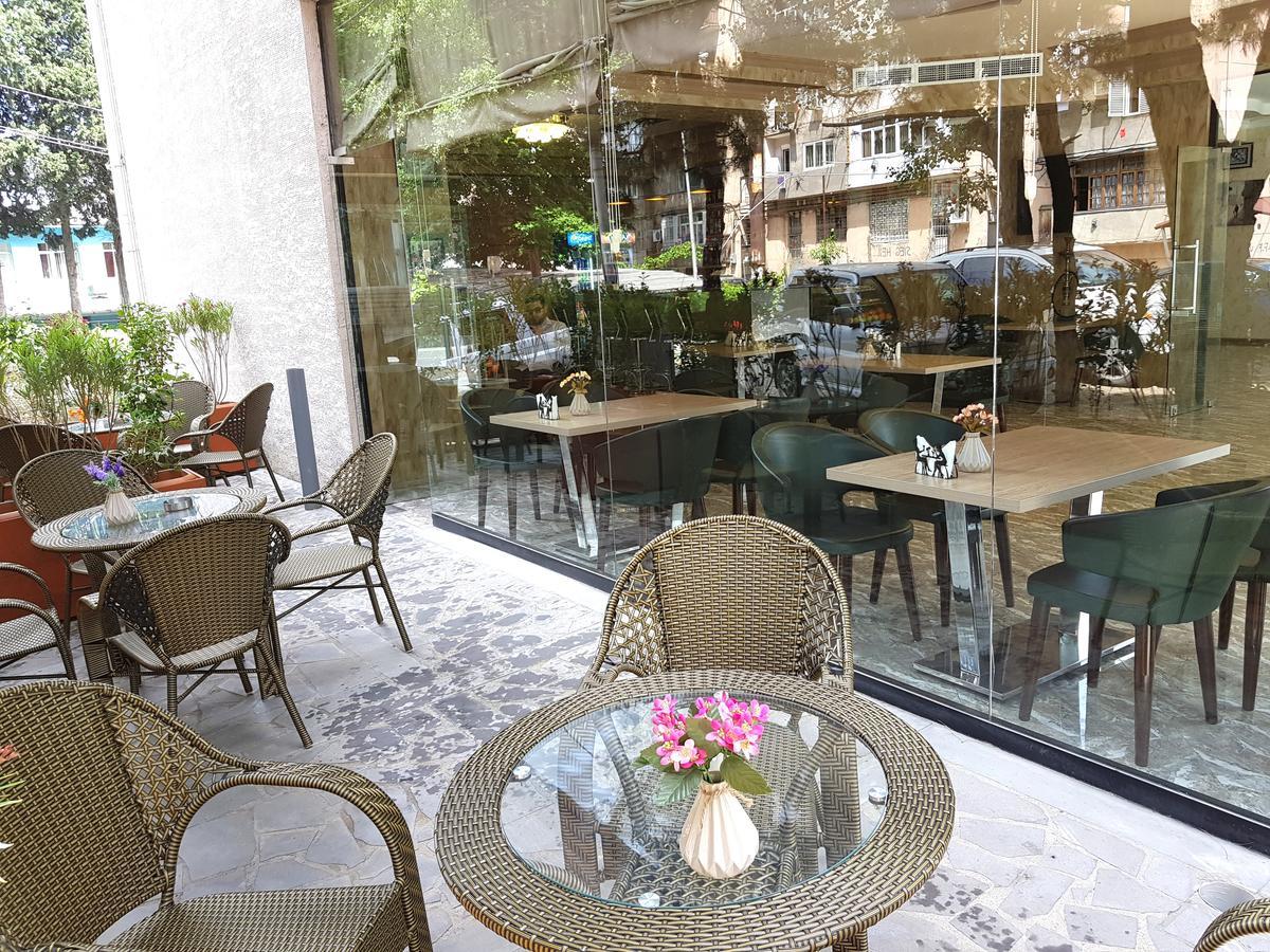 L Plaza Hotel Tbilisi Buitenkant foto