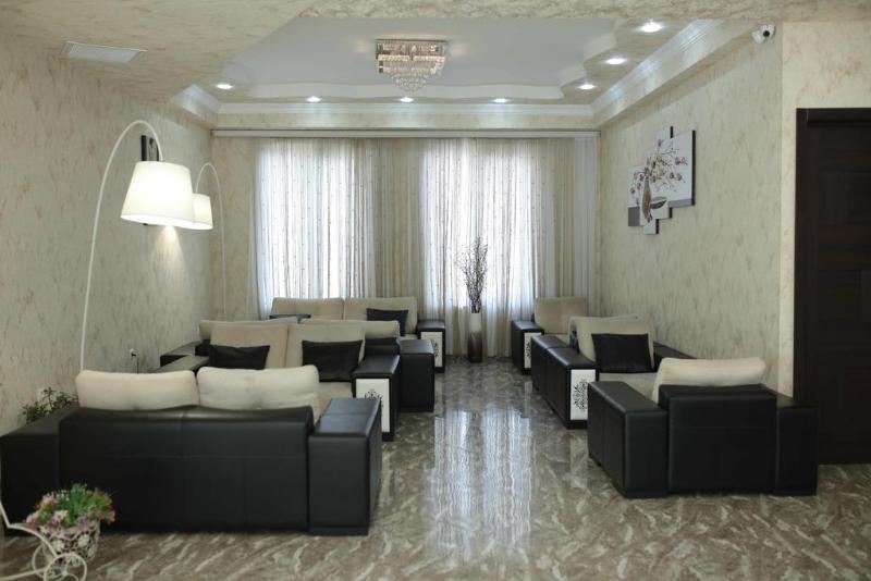 L Plaza Hotel Tbilisi Buitenkant foto