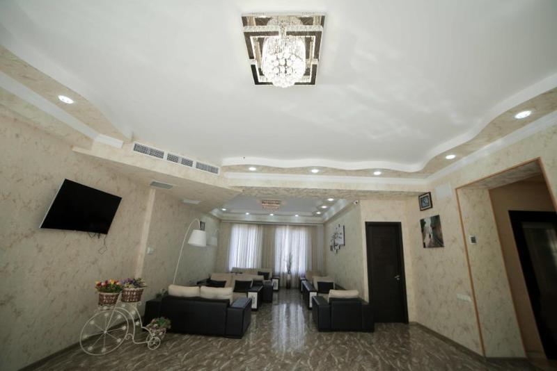 L Plaza Hotel Tbilisi Buitenkant foto