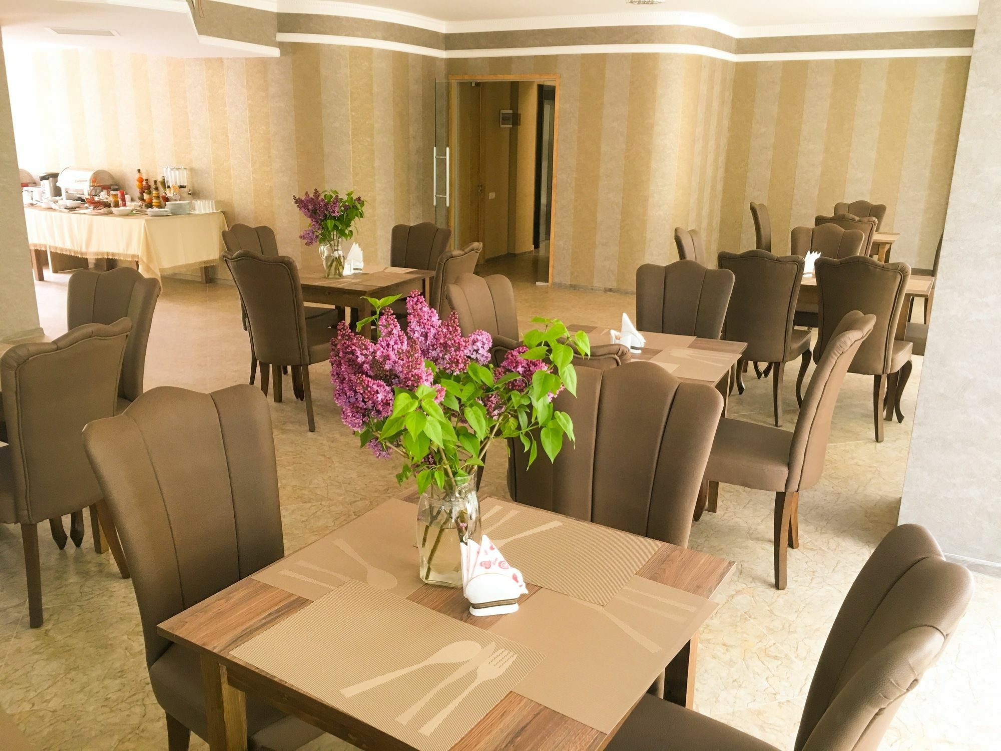 L Plaza Hotel Tbilisi Buitenkant foto