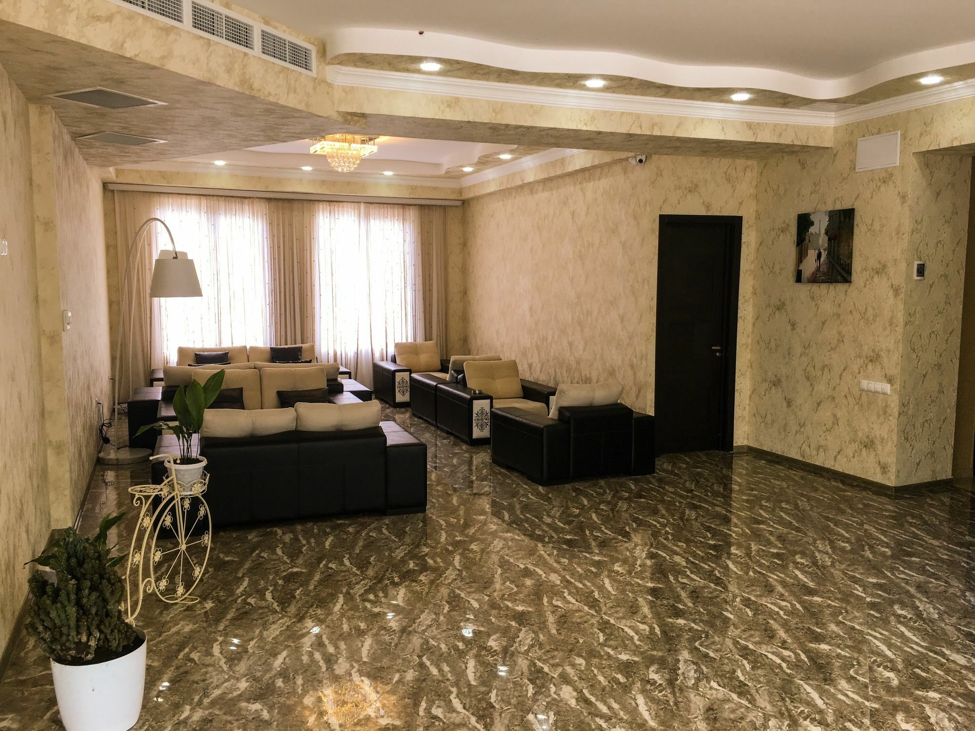 L Plaza Hotel Tbilisi Buitenkant foto