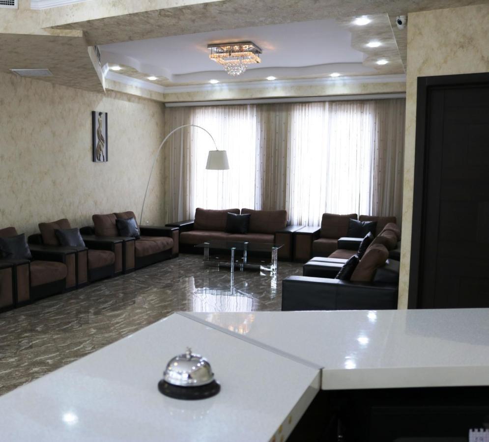 L Plaza Hotel Tbilisi Buitenkant foto